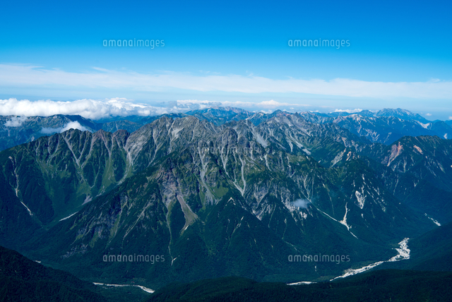 飛騨山脈 北アルプス の山並み の写真素材 イラスト素材 アマナイメージズ