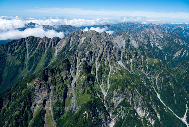 飛騨山脈 北アルプス の山並み の写真素材 イラスト素材 アマナイメージズ