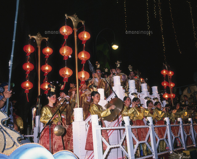 チンゲイパレード ベトナム楽器 の写真素材 イラスト素材 アマナイメージズ チンゲイパレード ベトナム楽器 の写真素材 イラスト素材 アマナイメージズ