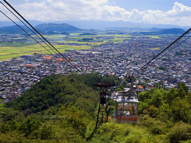 八幡山ロープウェイと近江八幡市街 の写真素材 イラスト素材 アマナイメージズ