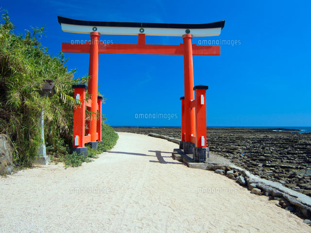 青島神社鳥居 の写真素材 イラスト素材 アマナイメージズ