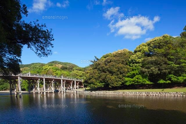 新緑の宇治橋と五十鈴川 伊勢神宮 伊勢内宮[25488028036]の写真