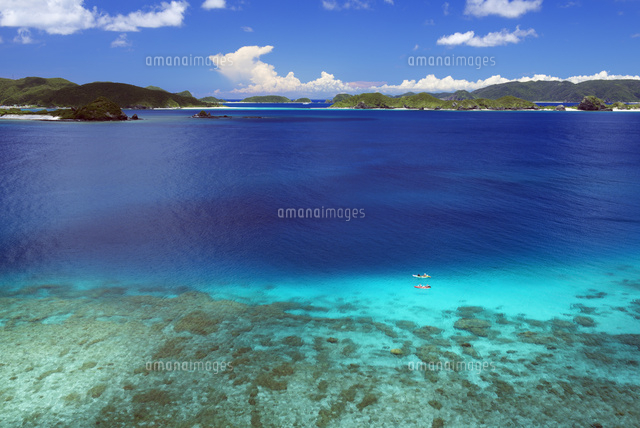 ケラマブルーの海と慶良間諸島 座間味島と安慶名敷島と安室島と渡嘉敷島 の写真素材 イラスト素材 アマナイメージズ
