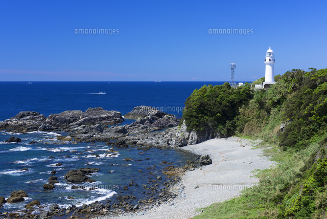 潮岬海岸段丘と潮岬灯台[25488032941]の写真・イラスト素材｜アマナ