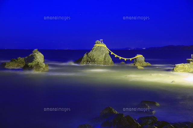 夫婦岩夜景 二見浦[25488036553]の写真・イラスト素材｜アマナイメージズ