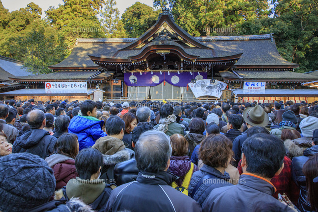 大神神社初詣[25488037432]の写真・イラスト素材｜アマナイメージズ