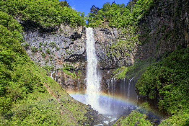 新緑の華厳の滝[25488041045]の写真・イラスト素材｜アマナイメージズ