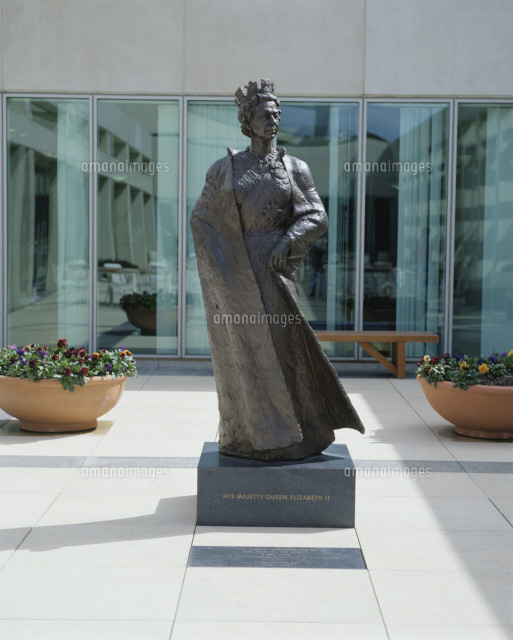 パーラメント内のエリザベス女王像[25505002453]の写真・イラスト素材