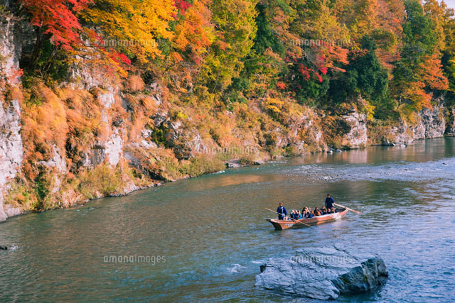 紅葉の長瀞 長瀞ライン下り[25516032493]の写真・イラスト素材｜アマナ 