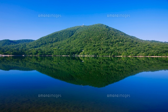 大沼より地蔵岳 赤城山 の写真素材 イラスト素材 アマナイメージズ