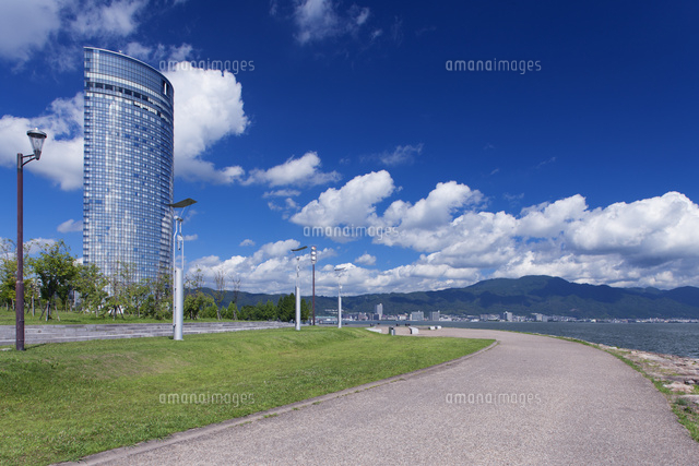 なぎさ公園より大津プリンスホテルと琵琶湖と大津市街 の写真素材 イラスト素材 アマナイメージズ