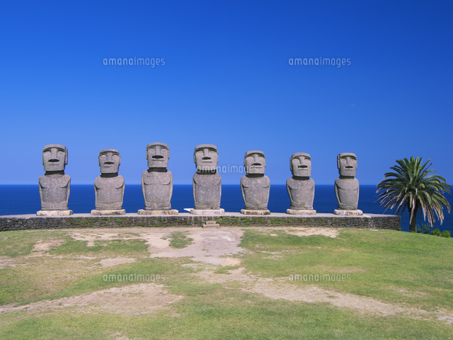 サンメッセ日南 モアイ像 の写真素材 イラスト素材 アマナイメージズ
