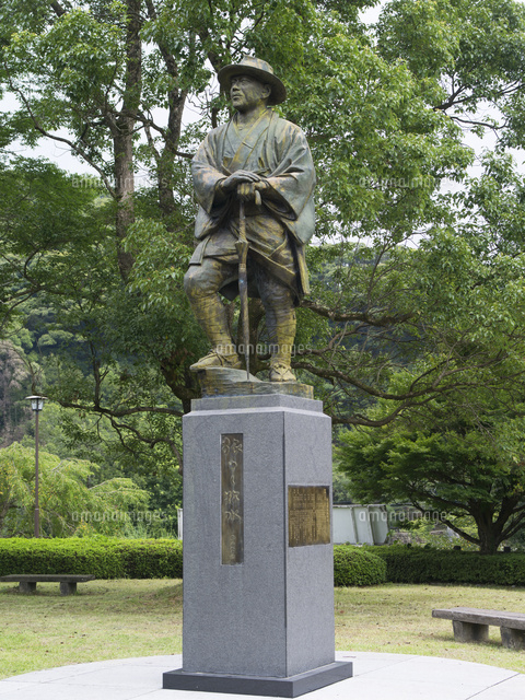 牧水公園 若山牧水像[25516039850]の写真・イラスト素材｜アマナイメージズ