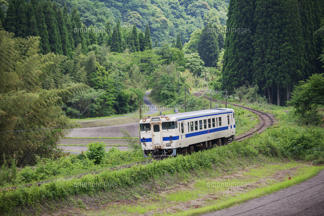 肥薩線 中福良駅 表木山駅 の写真素材 イラスト素材 アマナイメージズ