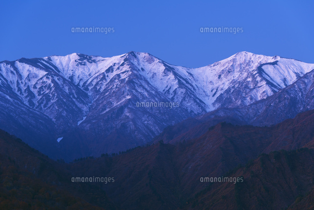 樽口峠より飯豊連峰(梅花皮岳と北股岳)朝景[25516043531]の写真