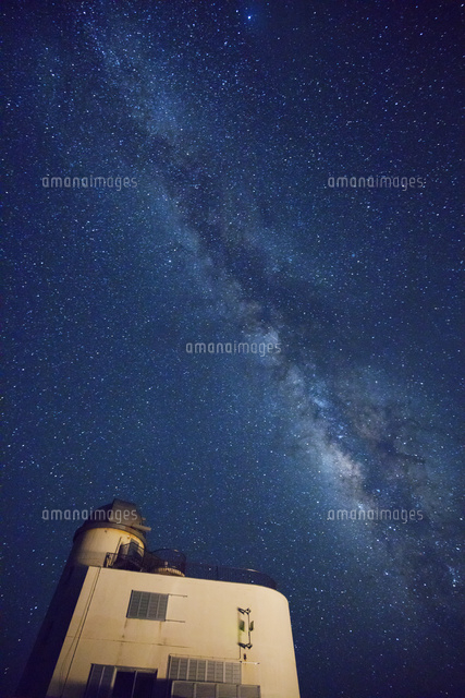 波照間島星空観測タワーと天の川 波照間島[25516048823]の写真