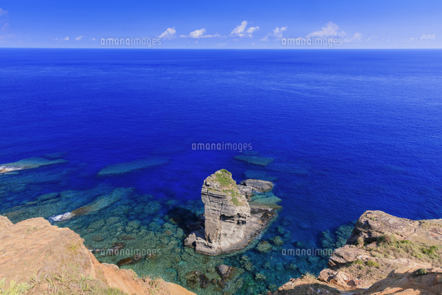 立神岩 与那国島 の写真素材 イラスト素材 アマナイメージズ