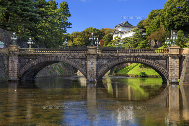 江戸城 皇居正門石橋と伏見櫓 の写真素材 イラスト素材 アマナイメージズ