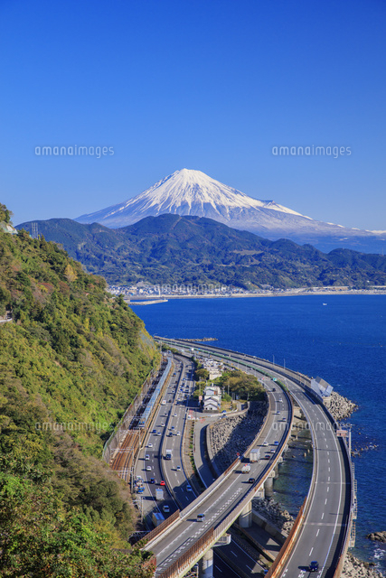 さった峠より東海道本線と国道1号と東名高速道路と富士山[25516050074
