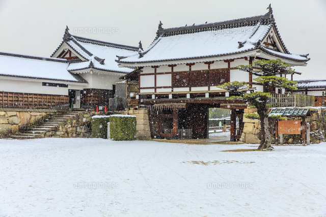 雪の広島城 表御門 の写真素材 イラスト素材 アマナイメージズ 雪の広島城 表御門 の写真素材 イラスト素材 アマナイメージズ