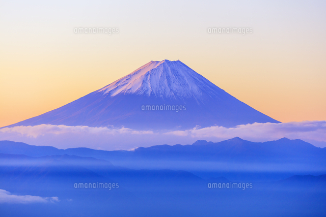 山梨県乙女高原より富士山朝景[25516058350]の写真・イラスト素材