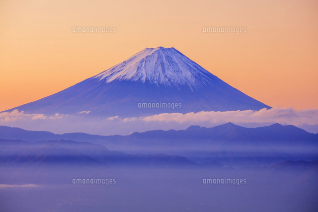 山梨県乙女高原より富士山朝景[25516058350]の写真・イラスト素材