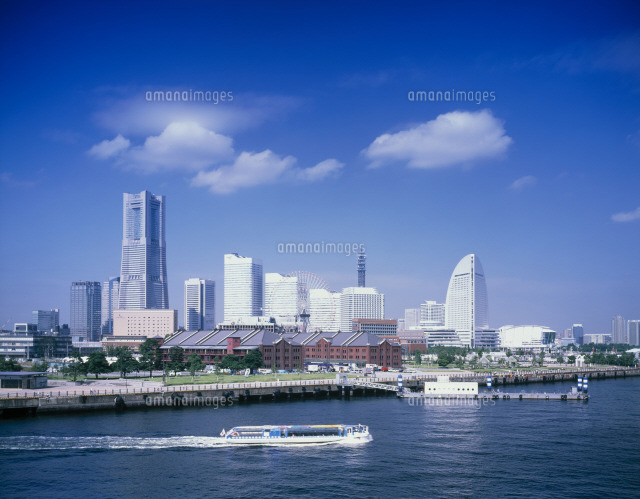 みなとみらい２１と赤レンガ倉庫 の写真素材 イラスト素材 アマナイメージズ