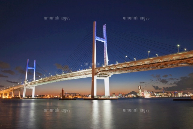 横浜モデル みなとみらい21 横浜ベイブリッジ★YOKOHAMA★ニューエラキャップ NEWERA CAP 検)横浜DeNAベイスターズ 676 横浜ベイブリッジ Stock Photos, High-Res Pictures, and Images