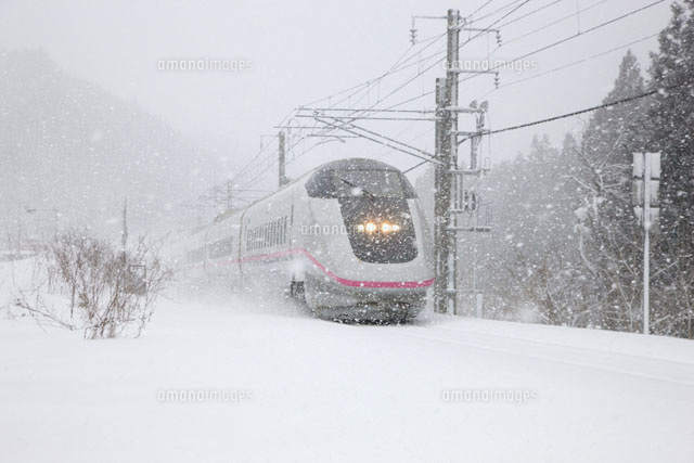 秋田新幹線こまち号e3系 の写真素材 イラスト素材 アマナイメージズ