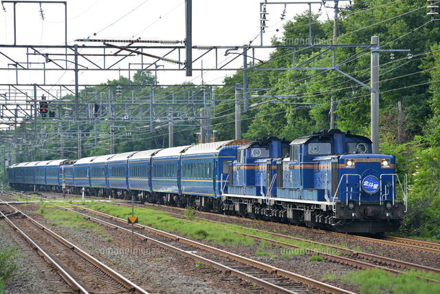千歳線のDD51牽引寝台特急北斗星[25668002857]の写真・イラスト素材