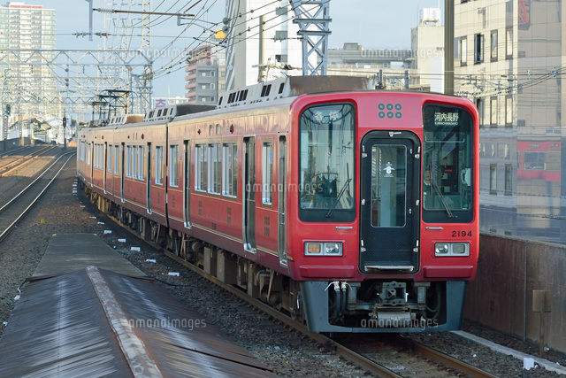 南海電鉄2000系各停電車（真田赤備え列車）[25668003382]の写真