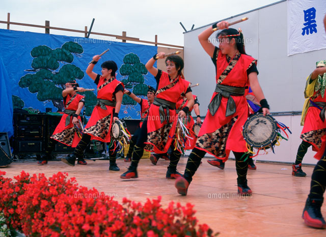 黒島牛まつり エイサー の写真素材 イラスト素材 アマナイメージズ