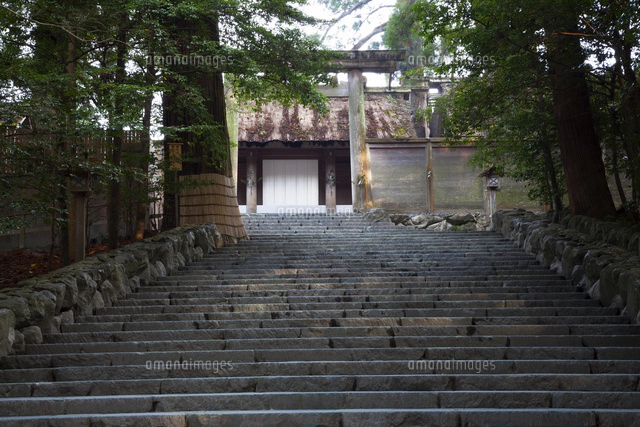 伊勢神宮 宇治橋鳥居と日の出[25709010118]の写真・イラスト素材