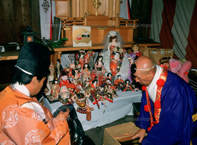 人形供養 郡山八幡神社 の写真素材 イラスト素材 アマナイメージズ 人形供養 郡山八幡神社 の写真素材 イラスト素材 アマナイメージズ