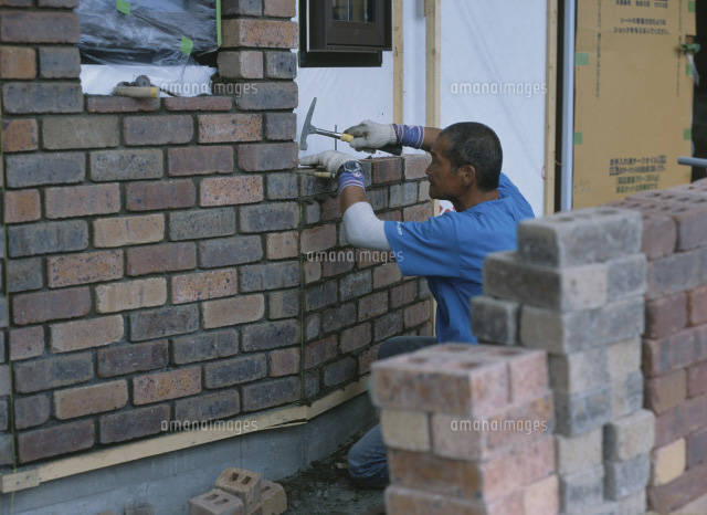 レンガ職人 の写真素材 イラスト素材 アマナイメージズ