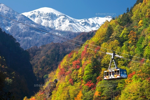 黒岳ロープウェイと層雲峡の紅葉 の写真素材 イラスト素材 アマナイメージズ