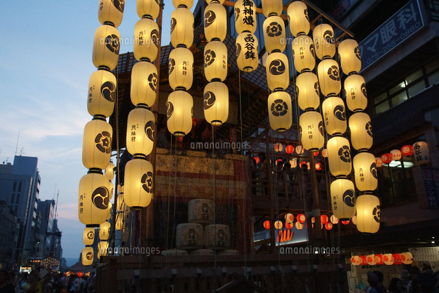 祇園祭り 先の宵山 函谷鉾 の写真素材 イラスト素材 アマナイメージズ