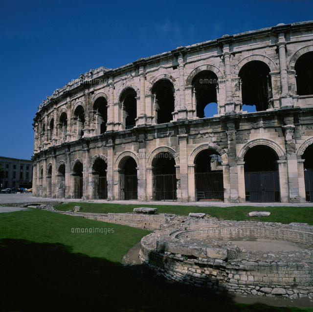 古代ローマの闘技場 ニーム フランス の写真素材 イラスト素材 アマナイメージズ