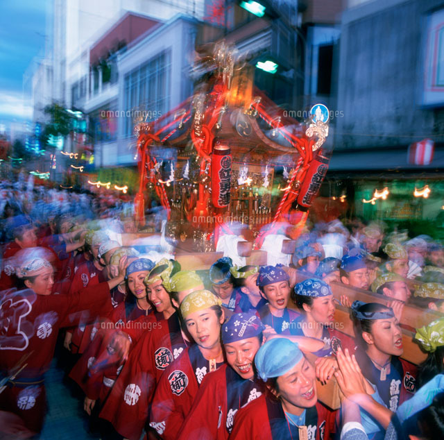 前橋まつり 女みこし の写真素材 イラスト素材 アマナイメージズ