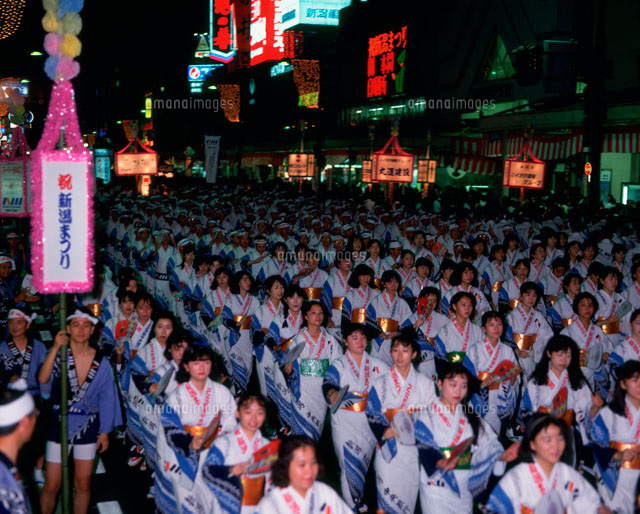 新潟祭の大民謡流し の写真素材 イラスト素材 アマナイメージズ