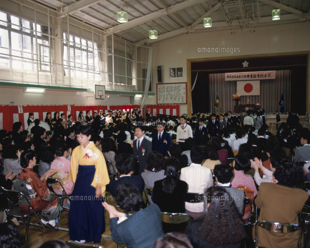 小学校の卒業式 の写真素材 イラスト素材 アマナイメージズ
