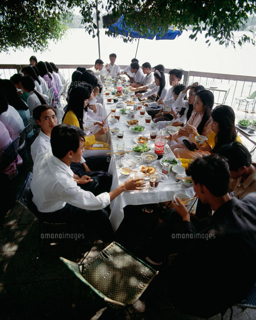 大学の食事会 の写真素材 イラスト素材 アマナイメージズ