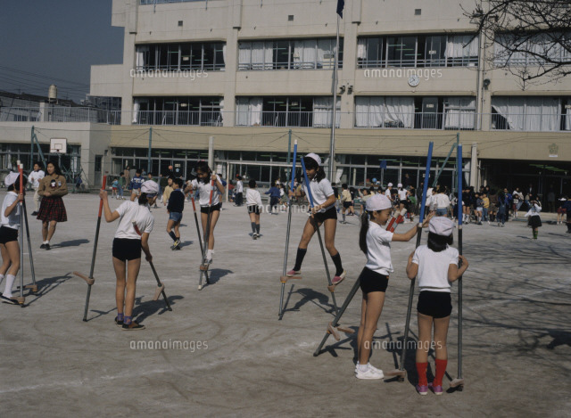 小学校の休み時間 の写真素材 イラスト素材 アマナイメージズ 小学校の休み時間 の写真素材 イラスト素材 アマナイメージズ
