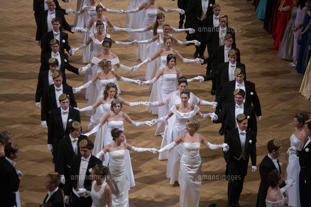 ルドルフィーナ仮面舞踏会のデビュタント ホーフブルグ宮殿 の写真素材 イラスト素材 アマナイメージズ