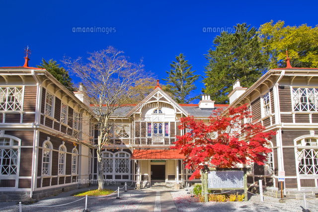 旧三笠ホテルの紅葉 25991004900 の写真素材 イラスト素材 アマナイメージズ