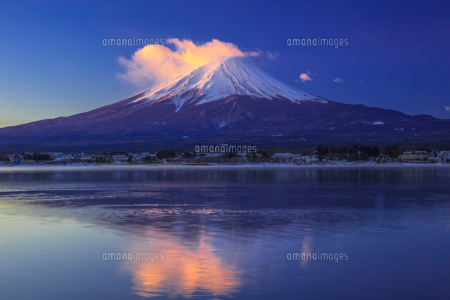早朝の富士山と河口湖[25991005083]の写真・イラスト素材｜アマナ