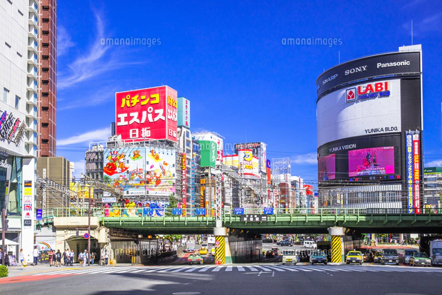 新宿大ガードの交差点[25991005617]の写真・イラスト素材｜アマナ