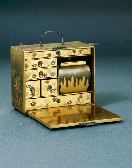 秋草蒔絵堤箪笥（アントワネットコレクション）[26004004555]の写真