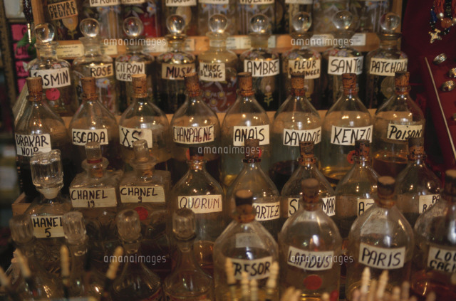 メディナの香水売り場 の写真素材 イラスト素材 アマナイメージズ