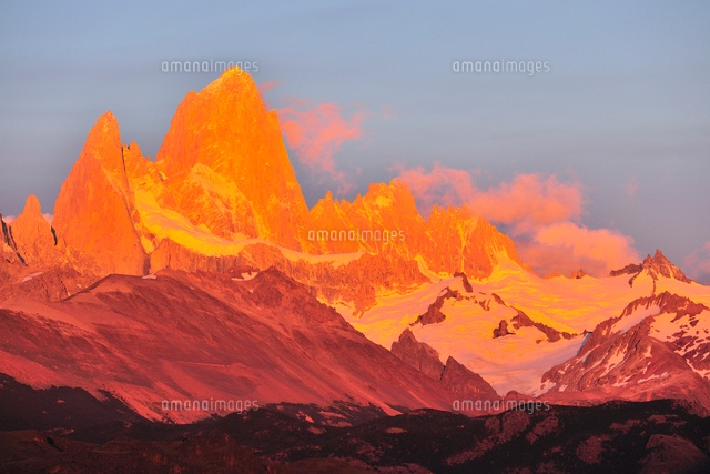 パタゴニア フィッツロイの朝焼け[26082000370]の写真・イラスト素材  